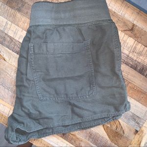 Aritzia Green community shorts